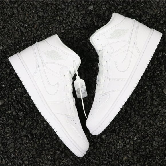 Athletic_Shoes
